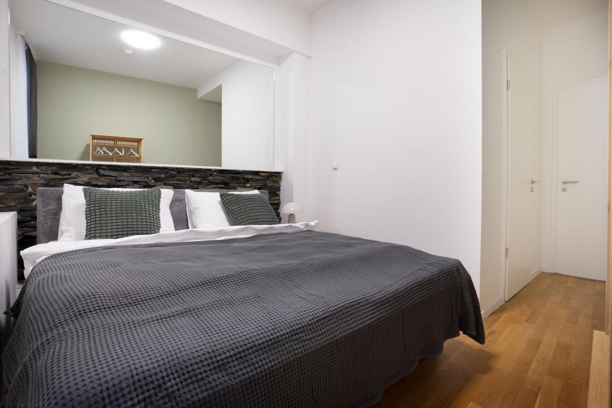 Schoene In I Home2share Apartment